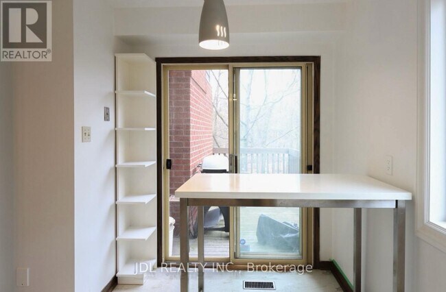 Building Photo - 2199 Burnhamthorpe Rd W