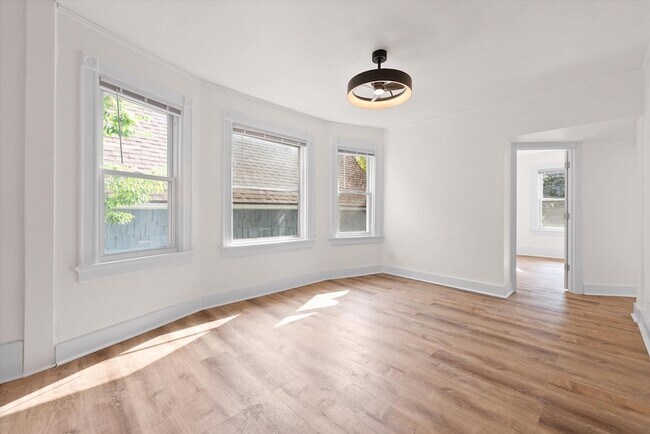 Foto del edificio - 2026 E Kenilworth Pl