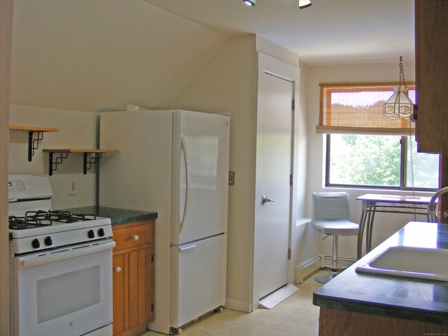 Building Photo - 524 Villa Ave