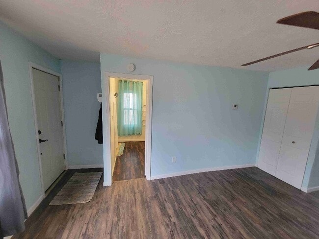 Building Photo - 41 Oakwood Ave