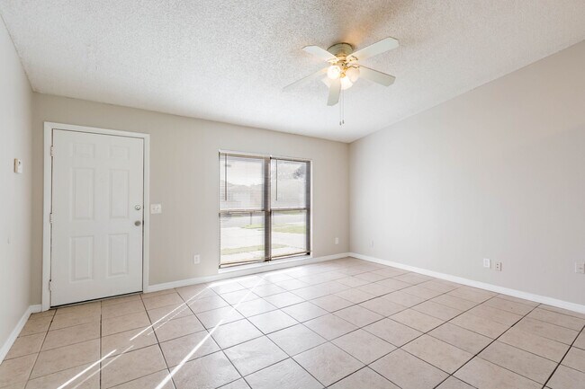 Foto del edificio - 1524 Thistledown Dr
