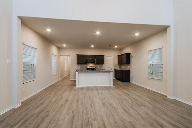Building Photo - 15255 Estrella Rd W