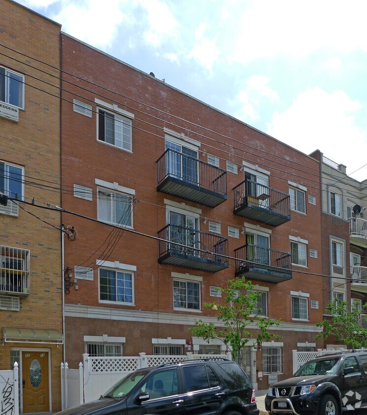 Building Photo - 3717 107th St