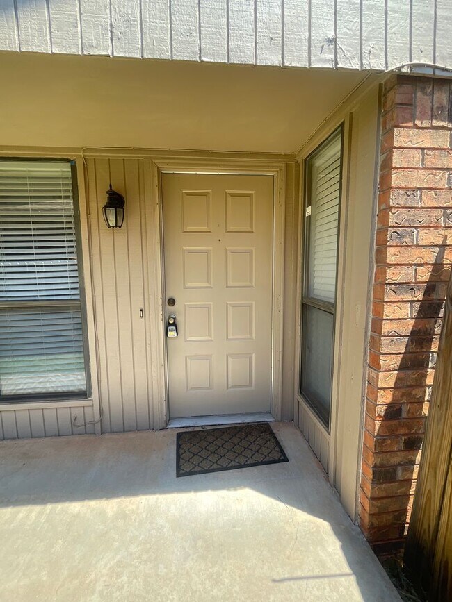 Photo - 200 0ff your move in by 7/15! 3 bed 2 bath... House
