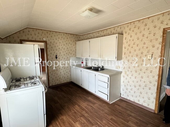 Building Photo - 113 W Young St