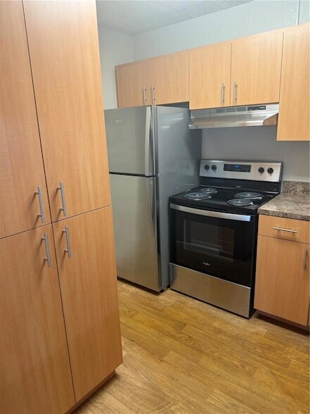 Foto del edificio - 8215 Sun Spring Cir