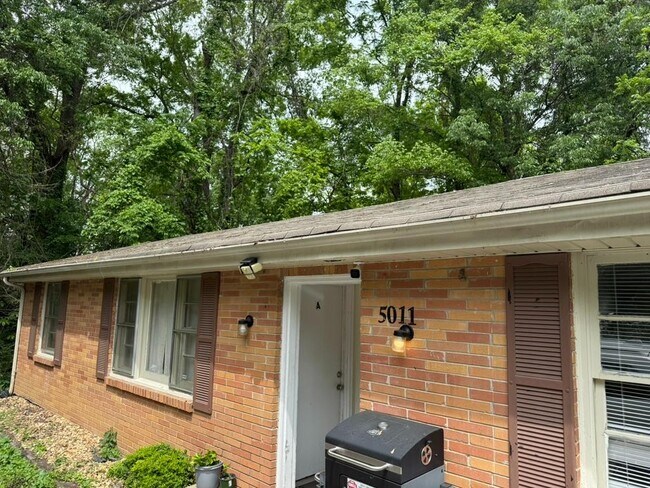 Foto del edificio - 5011 Brewer Ct