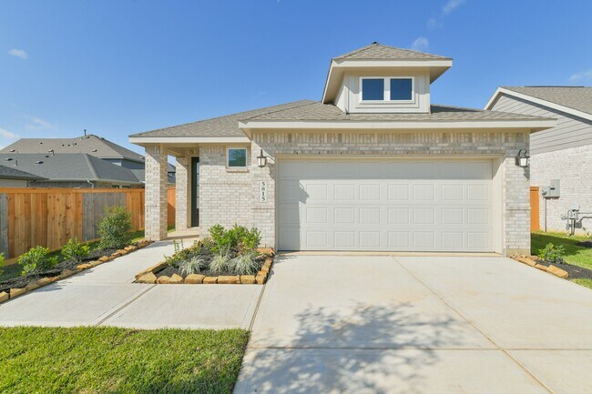 Foto del edificio - 5815 Linda Cv Ln