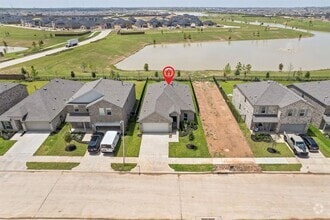 Building Photo - 27619 Village Cir Dr