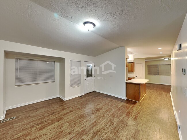 Building Photo - 1074 E 3250 N