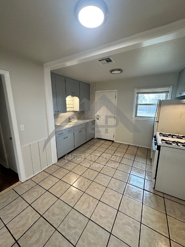 Photo - 216 W 4th St House