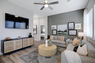 Building Photo - 5671 Wild Acrs