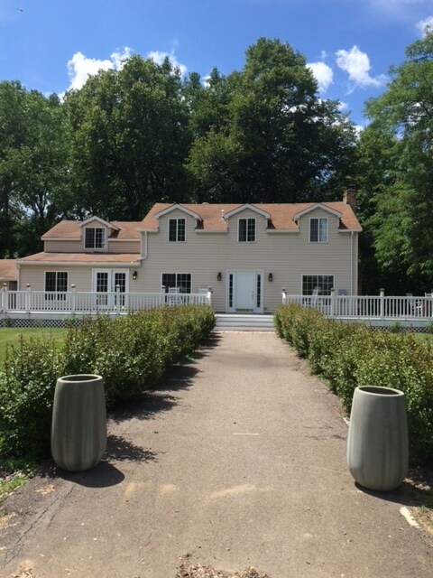 Primary Photo - 5385 Saint Albans Bay Rd