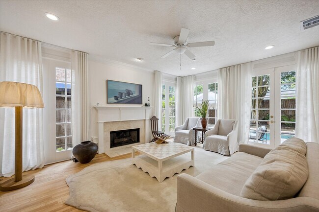 Foto del edificio - 5591 Beverly Hill St
