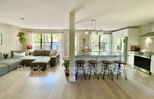 Foto del edificio - 7209 Woods Edge Ct