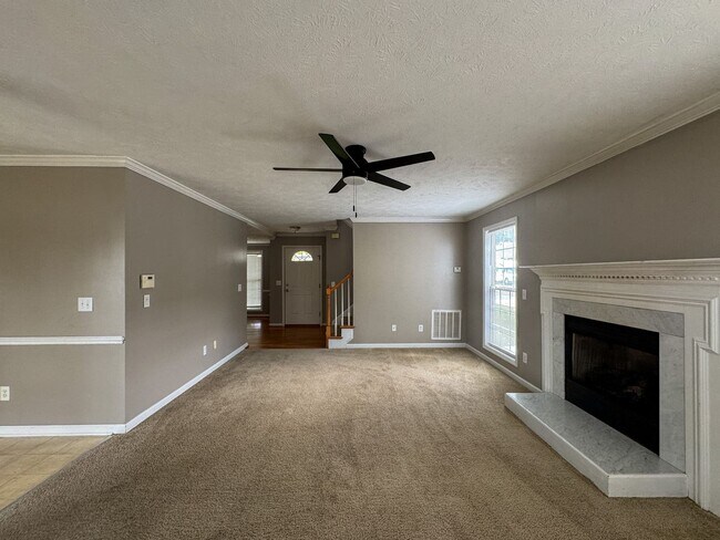 Foto del edificio - Cute 3 Bed 2.5 Bath Home in Fayetteville with Fenced Yard
