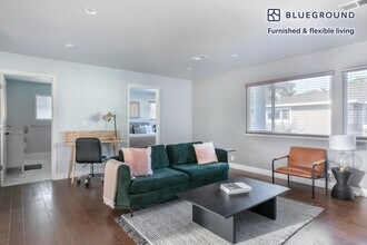 Building Photo - 743 Roble Ave