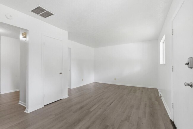 Building Photo - 1025 W Washita St