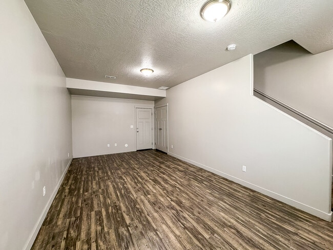 Building Photo - 699 E 355 N