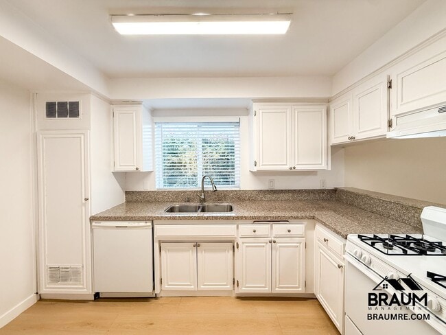 Building Photo - 11839 Burbank Blvd