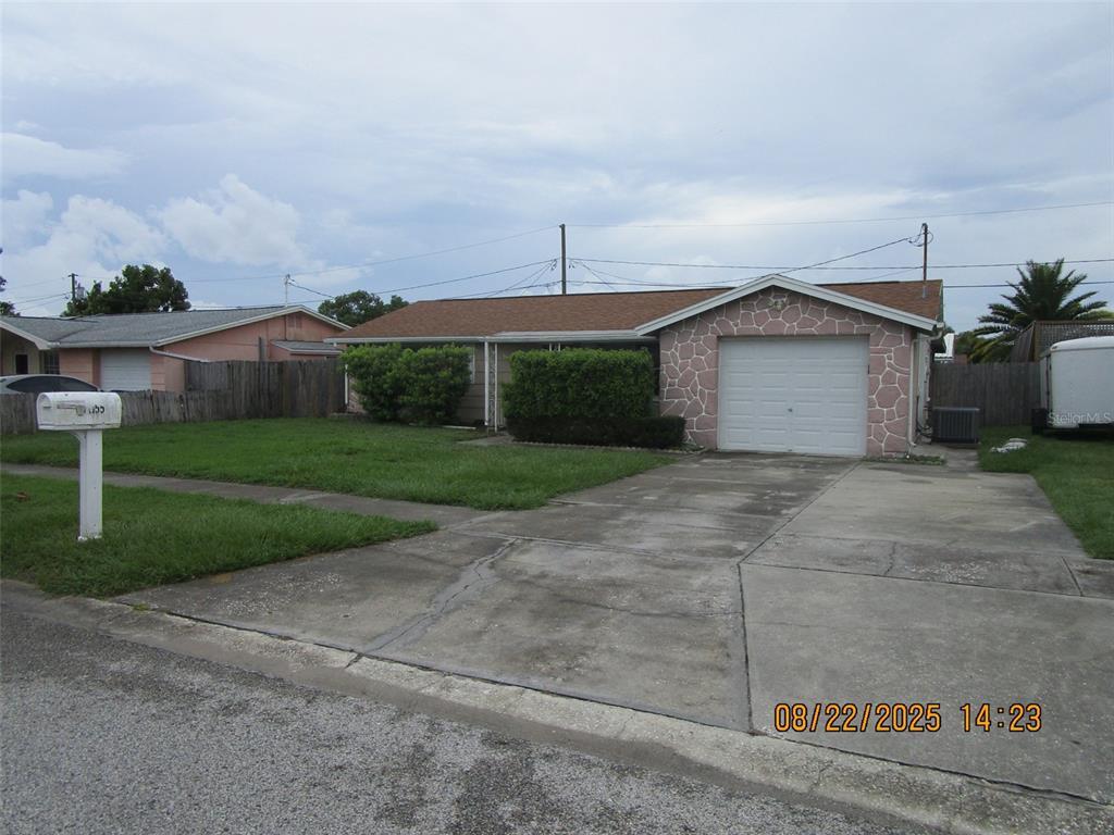 Foto principal - 1155 Royalwood Dr