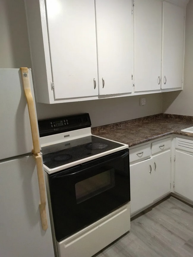 Building Photo - 379 W Outer Dr