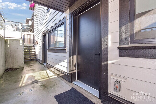 Building Photo - 2 Bed Basement Suite – All Utilities Inclu...