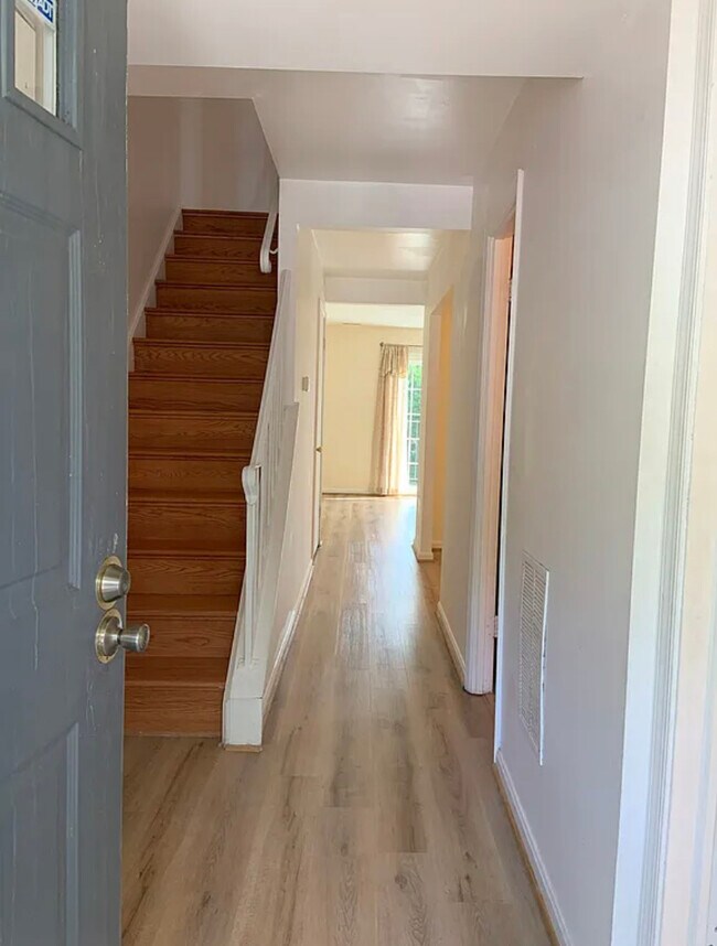 Foto del edificio - 6341 Pine View Ct