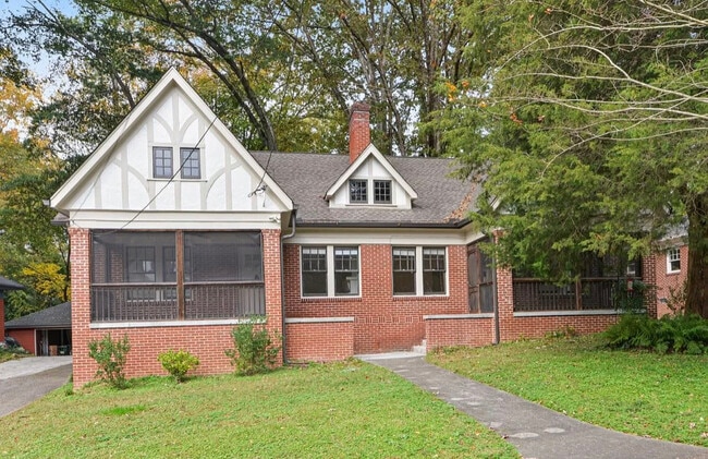 Frente - 466 Burlington Rd NE