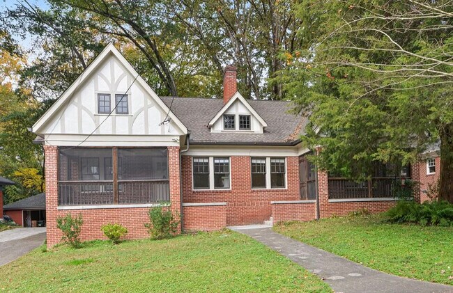 Frente - 466 Burlington Rd NE