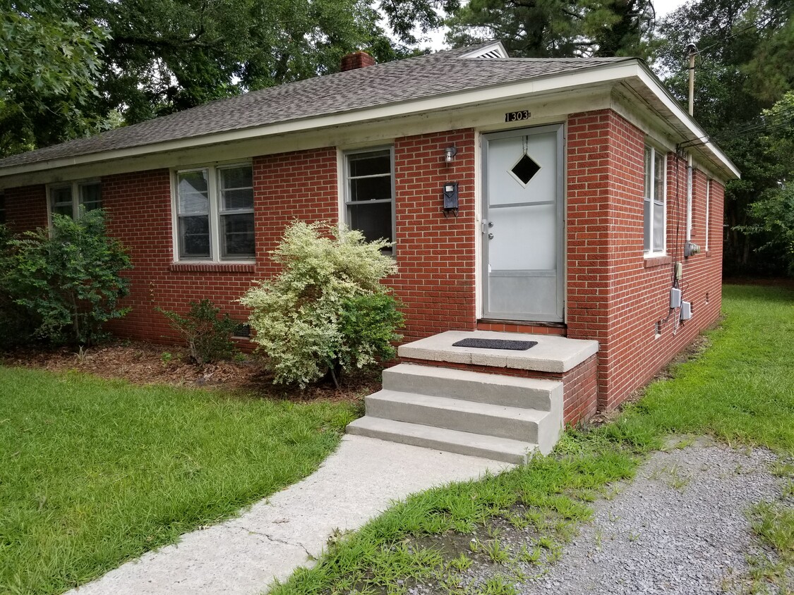 Primary Photo - 1303 E 2nd St