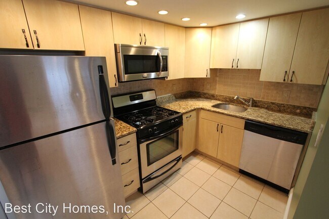 Building Photo - 2 br, 2 bath House - 2710 South Street