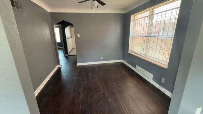 Photo - Beautiful 2 Bed 1 Bath For Rent! House