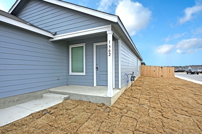 Building Photo - 1502 Tiptop Mdw