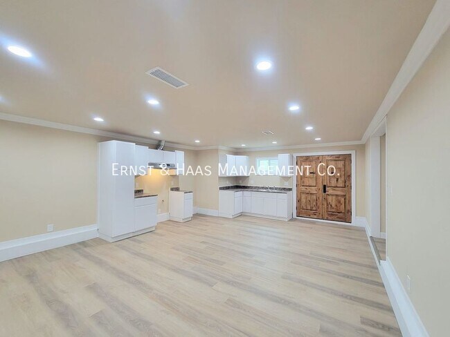 Building Photo - Beautiful 2 Bedroom 2 Bath Rear Home in Pr...