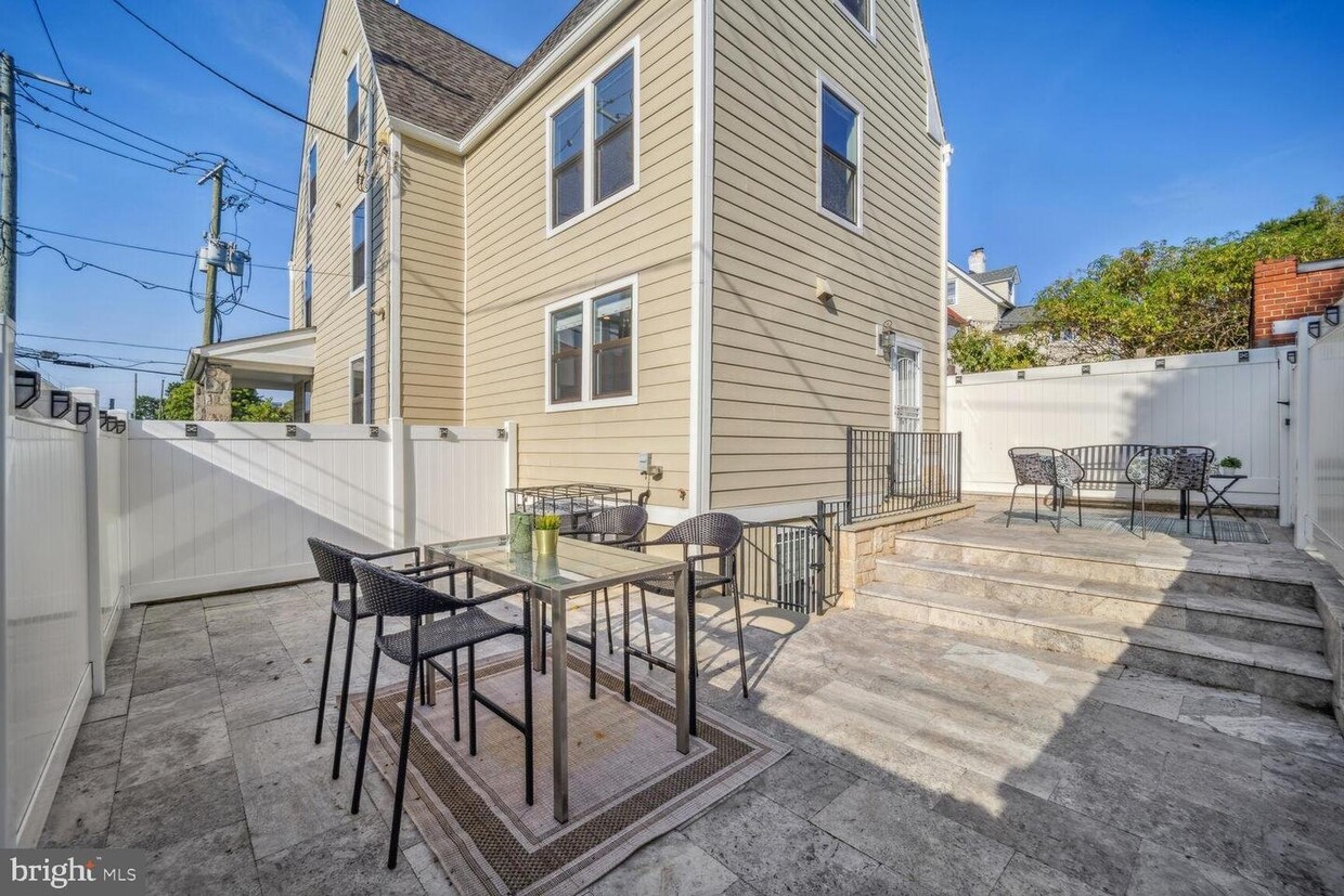 Photo - 901 Lawrence St NE (Washington, DC)