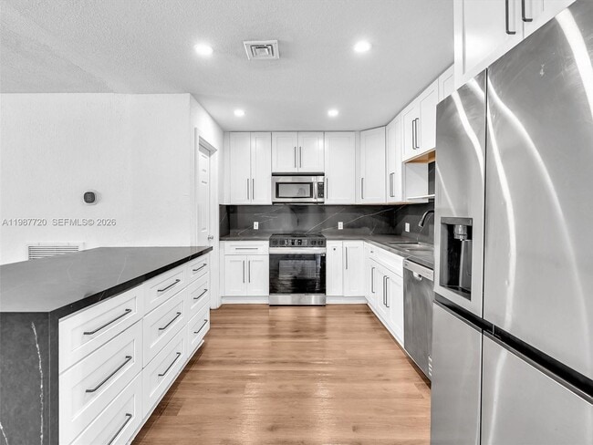 Building Photo - 3193 Taft St