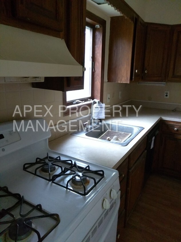 Primary Photo - 1573 Prospect St