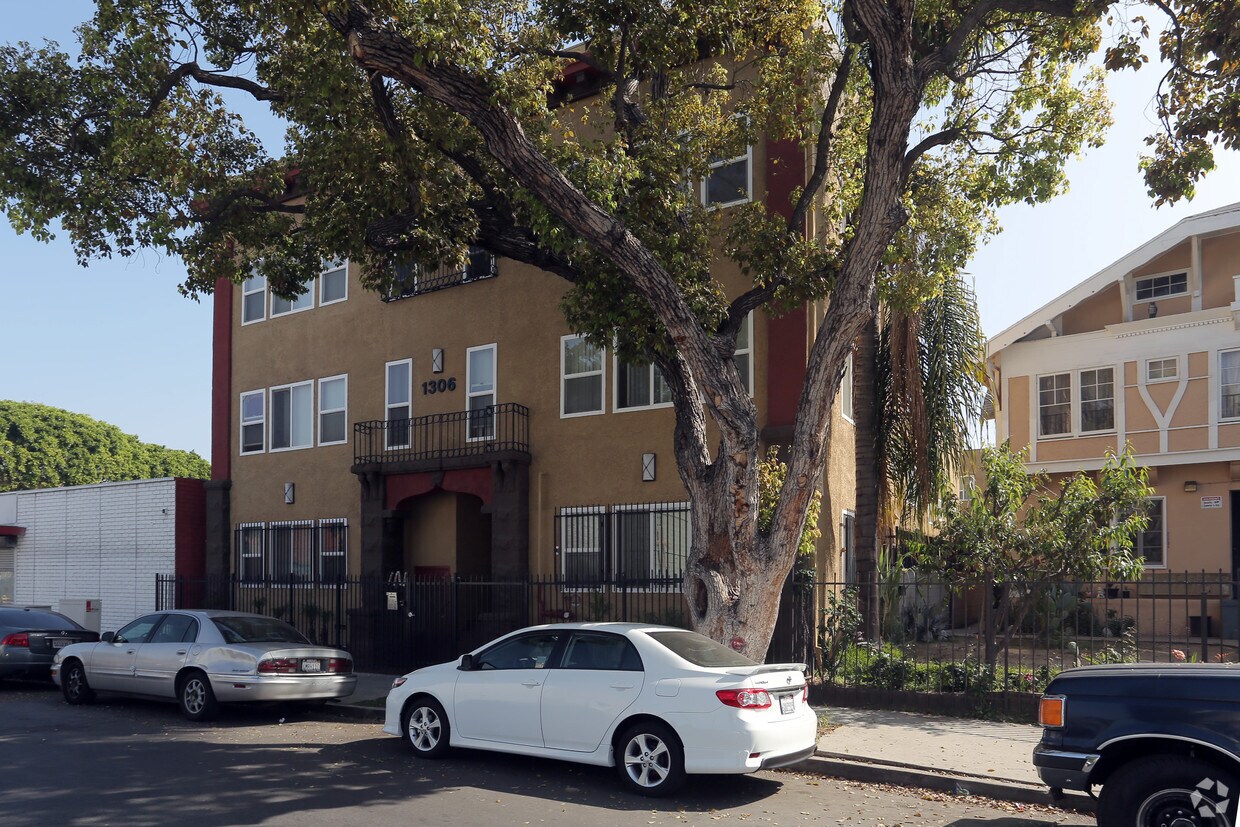Foto del edificio - Westlake Apartments