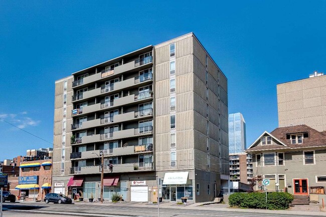 Building Photo - Deluxe Room - Beltline District