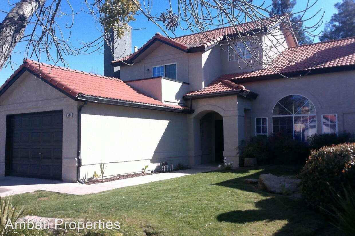 Foto principal - 3 br, 3 bath House - 9508 N 10th St.