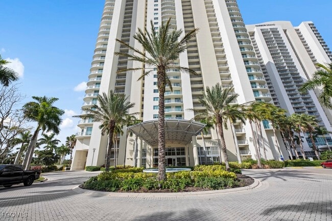 Foto del edificio - 3000 Oasis Grand Blvd