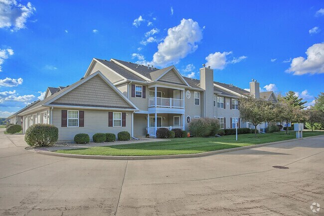 Building Photo - 703 N Prairie View Rd