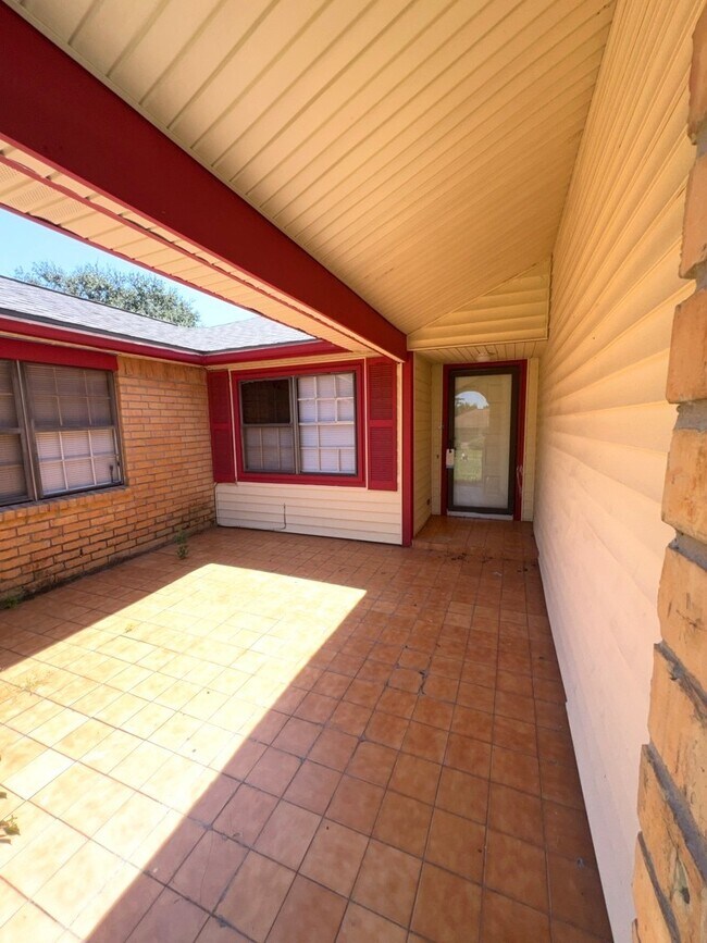 Foto del edificio - 14834 Keelby Dr