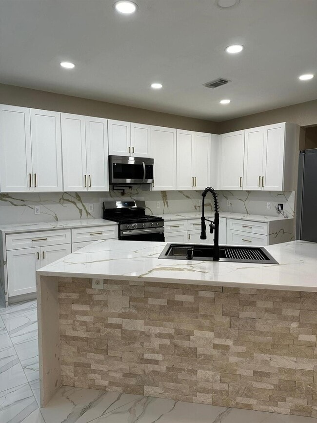 Building Photo - 11027 Dellrose Crossing Dr