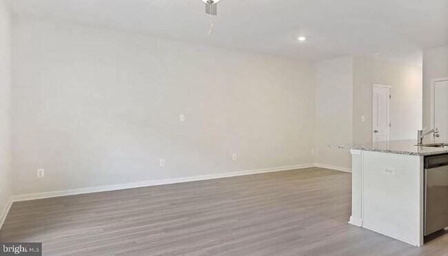 Building Photo - 140 Cramsford St