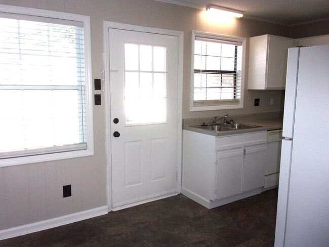 Foto del edificio - 1823 India Hook Rd