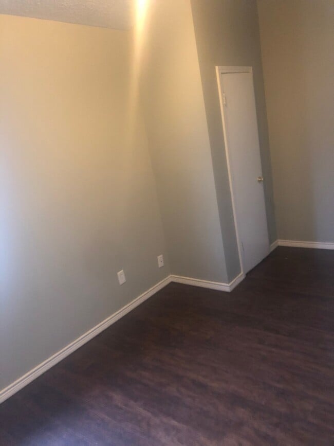 Foto del edificio - 501 S Main St