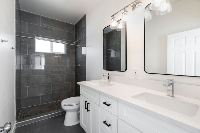 Foto del edificio - Solar panels - save money!