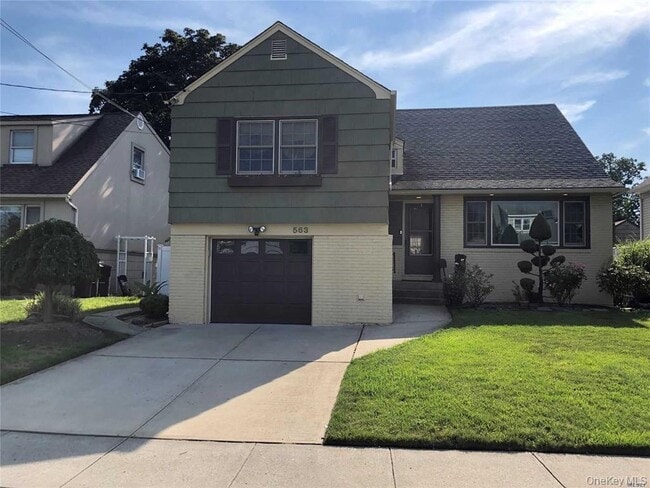 Building Photo - 563 Albemarle Pl